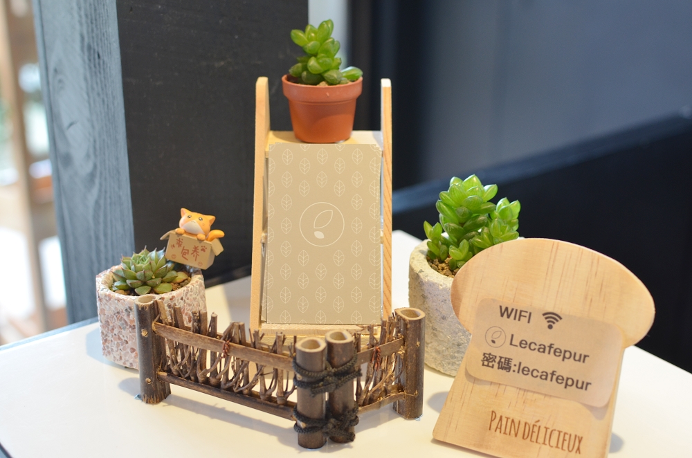 品萃咖啡蔬食早午餐,辣炒藜麥佐煙燻培根很美味,注重食安與健康的良心店家