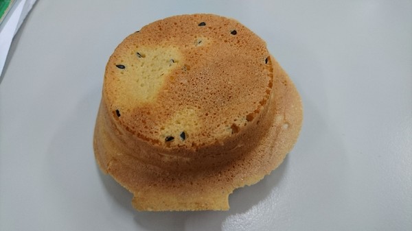 小玲脆皮紅豆餅：高雄文藻店~小玲脆皮紅豆餅~學生族最愛的銅板小點心~起司鮪魚.珍珠奶油超美味~鹹的甜的通通有~