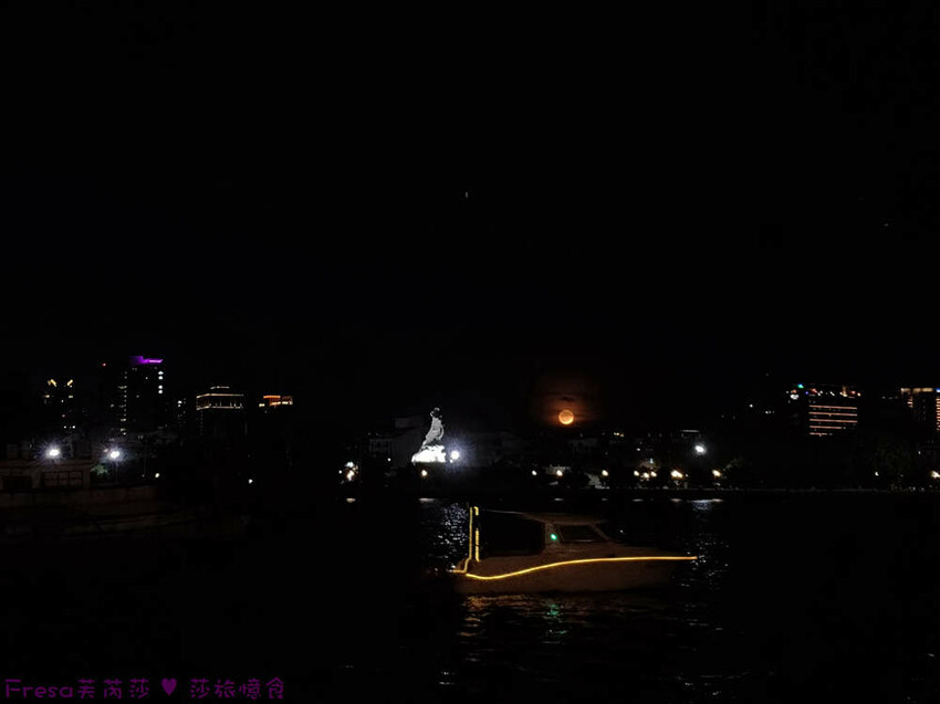 台南市安平區台南燒烤【請上桌-國際港灣 】海鮮蒸籠熱炒超澎派!自動旋轉燒烤輕鬆聊天.賞月吹海風太悠閒│假日現場演唱│