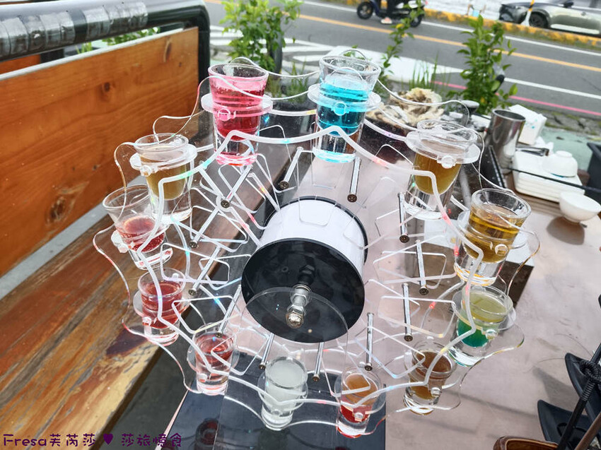 台南市安平區台南燒烤【請上桌-國際港灣 】海鮮蒸籠熱炒超澎派!自動旋轉燒烤輕鬆聊天.賞月吹海風太悠閒│假日現場演唱│