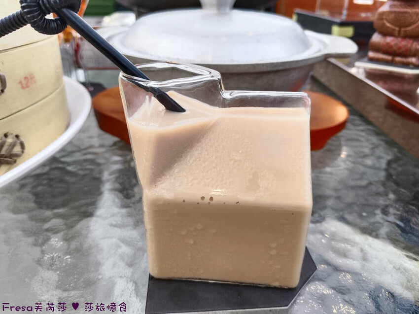 台南市安平區台南燒烤【請上桌-國際港灣 】海鮮蒸籠熱炒超澎派!自動旋轉燒烤輕鬆聊天.賞月吹海風太悠閒│假日現場演唱│