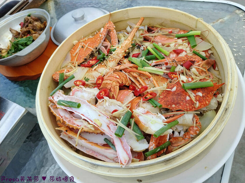 台南市安平區台南燒烤【請上桌-國際港灣 】海鮮蒸籠熱炒超澎派!自動旋轉燒烤輕鬆聊天.賞月吹海風太悠閒│假日現場演唱│