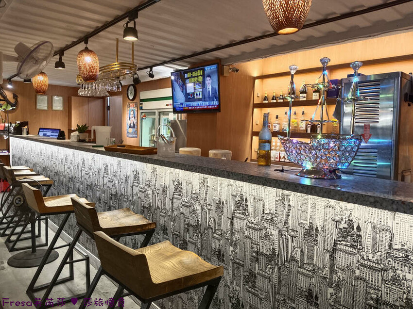 台南市安平區台南燒烤【請上桌-國際港灣 】海鮮蒸籠熱炒超澎派!自動旋轉燒烤輕鬆聊天.賞月吹海風太悠閒│假日現場演唱│