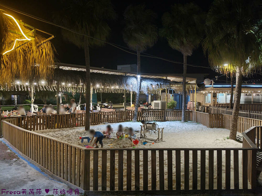 台南市安平區台南燒烤【請上桌-國際港灣 】海鮮蒸籠熱炒超澎派!自動旋轉燒烤輕鬆聊天.賞月吹海風太悠閒│假日現場演唱│