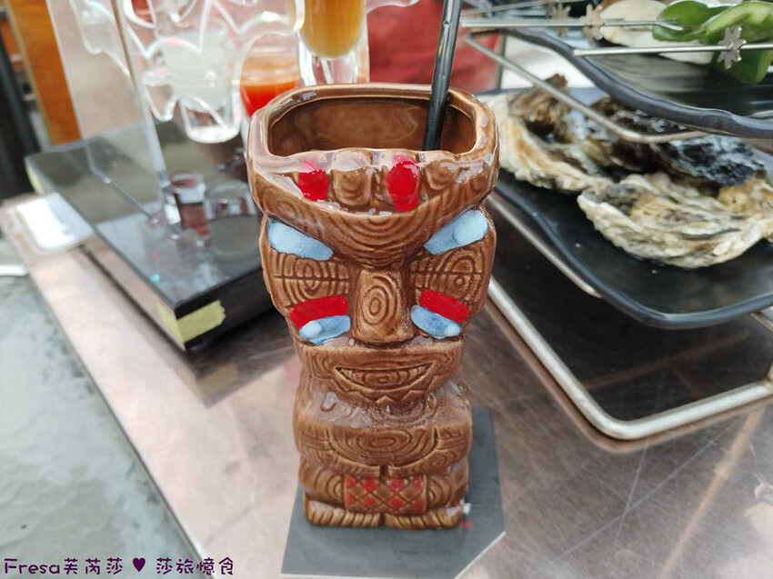 台南市安平區台南燒烤【請上桌-國際港灣 】海鮮蒸籠熱炒超澎派!自動旋轉燒烤輕鬆聊天.賞月吹海風太悠閒│假日現場演唱│