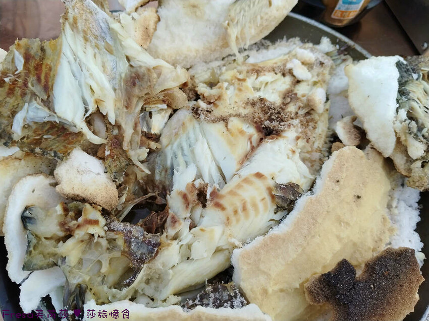 台南市安平區台南燒烤【請上桌-國際港灣 】海鮮蒸籠熱炒超澎派!自動旋轉燒烤輕鬆聊天.賞月吹海風太悠閒│假日現場演唱│