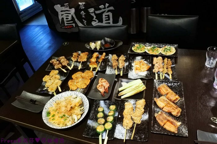 台南市安平區台南燒烤【請上桌-國際港灣 】海鮮蒸籠熱炒超澎派!自動旋轉燒烤輕鬆聊天.賞月吹海風太悠閒│假日現場演唱│