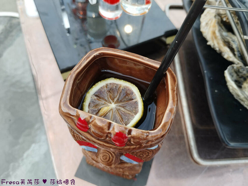 台南市安平區台南燒烤【請上桌-國際港灣 】海鮮蒸籠熱炒超澎派!自動旋轉燒烤輕鬆聊天.賞月吹海風太悠閒│假日現場演唱│