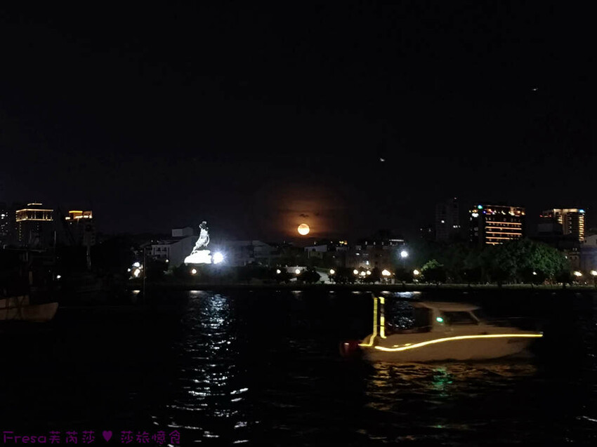 台南市安平區台南燒烤【請上桌-國際港灣 】海鮮蒸籠熱炒超澎派!自動旋轉燒烤輕鬆聊天.賞月吹海風太悠閒│假日現場演唱│