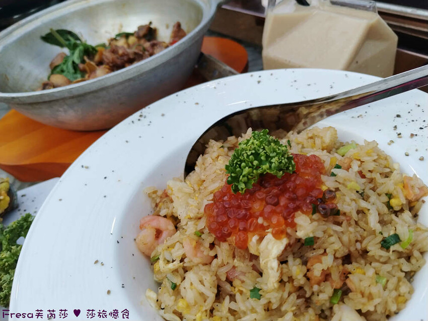 台南市安平區台南燒烤【請上桌-國際港灣 】海鮮蒸籠熱炒超澎派!自動旋轉燒烤輕鬆聊天.賞月吹海風太悠閒│假日現場演唱│