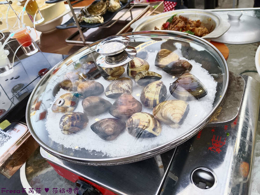 台南市安平區台南燒烤【請上桌-國際港灣 】海鮮蒸籠熱炒超澎派!自動旋轉燒烤輕鬆聊天.賞月吹海風太悠閒│假日現場演唱│