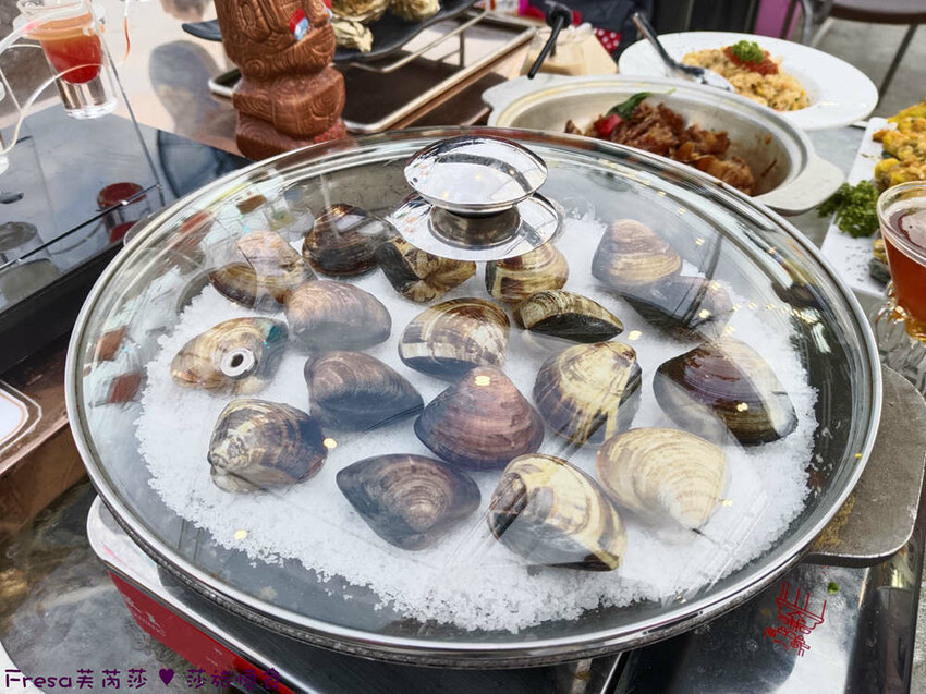 台南市安平區台南燒烤【請上桌-國際港灣 】海鮮蒸籠熱炒超澎派!自動旋轉燒烤輕鬆聊天.賞月吹海風太悠閒│假日現場演唱│