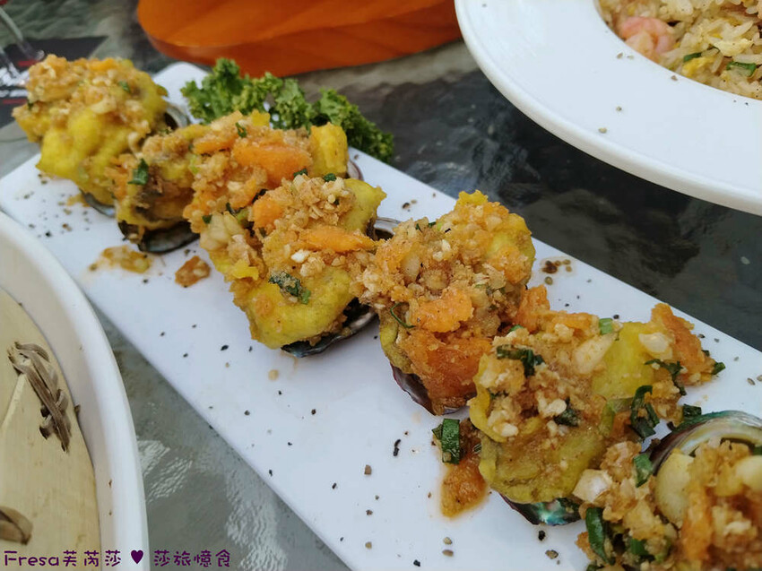 台南市安平區台南燒烤【請上桌-國際港灣 】海鮮蒸籠熱炒超澎派!自動旋轉燒烤輕鬆聊天.賞月吹海風太悠閒│假日現場演唱│