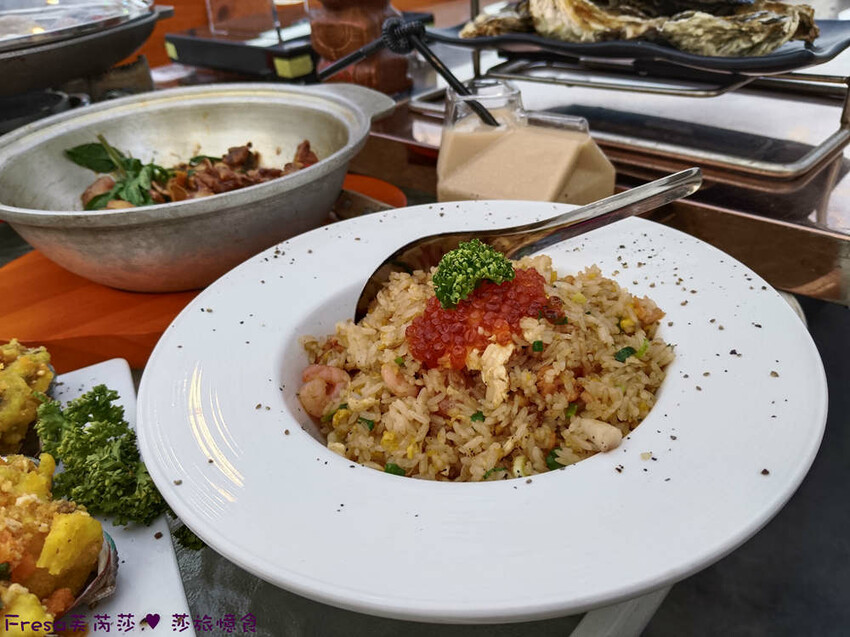 台南市安平區台南燒烤【請上桌-國際港灣 】海鮮蒸籠熱炒超澎派!自動旋轉燒烤輕鬆聊天.賞月吹海風太悠閒│假日現場演唱│