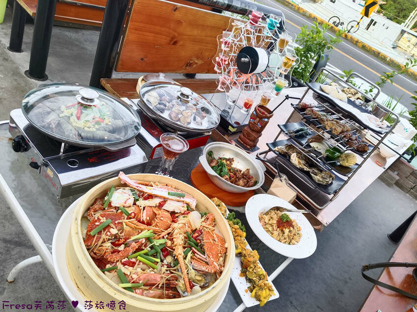 台南市安平區台南燒烤【請上桌-國際港灣 】海鮮蒸籠熱炒超澎派!自動旋轉燒烤輕鬆聊天.賞月吹海風太悠閒│假日現場演唱│