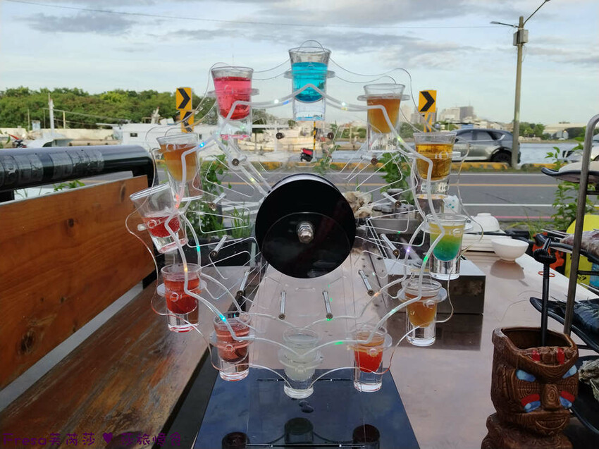 台南市安平區台南燒烤【請上桌-國際港灣 】海鮮蒸籠熱炒超澎派!自動旋轉燒烤輕鬆聊天.賞月吹海風太悠閒│假日現場演唱│