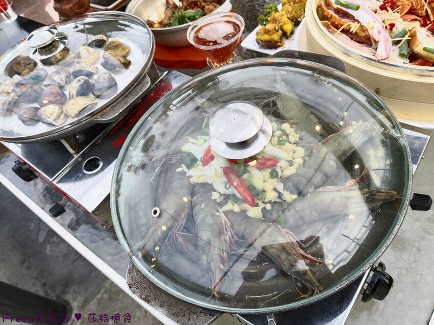 台南市安平區台南燒烤【請上桌-國際港灣 】海鮮蒸籠熱炒超澎派!自動旋轉燒烤輕鬆聊天.賞月吹海風太悠閒│假日現場演唱│