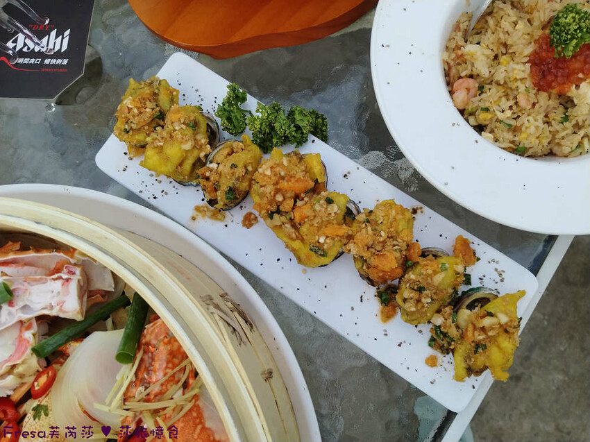 台南市安平區台南燒烤【請上桌-國際港灣 】海鮮蒸籠熱炒超澎派!自動旋轉燒烤輕鬆聊天.賞月吹海風太悠閒│假日現場演唱│