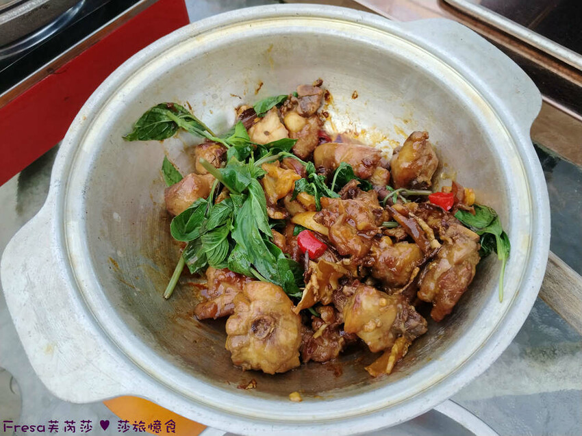 台南市安平區台南燒烤【請上桌-國際港灣 】海鮮蒸籠熱炒超澎派!自動旋轉燒烤輕鬆聊天.賞月吹海風太悠閒│假日現場演唱│