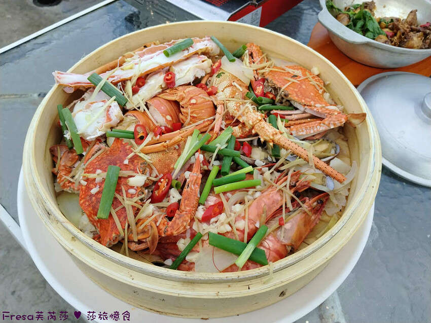 台南市安平區台南燒烤【請上桌-國際港灣 】海鮮蒸籠熱炒超澎派!自動旋轉燒烤輕鬆聊天.賞月吹海風太悠閒│假日現場演唱│