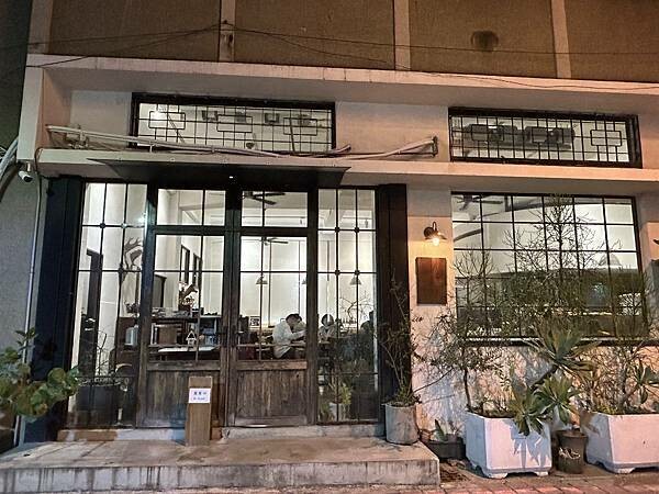 台南必訪質感蔬食餐廳「自然熟」!多款素食選擇滿足全素與蛋奶素需求。