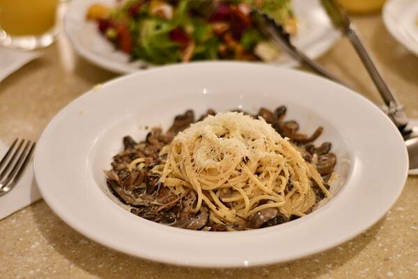 台南必訪質感蔬食餐廳「自然熟」!多款素食選擇滿足全素與蛋奶素需求。