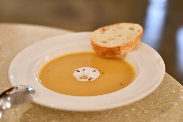 台南必訪質感蔬食餐廳「自然熟」!多款素食選擇滿足全素與蛋奶素需求。