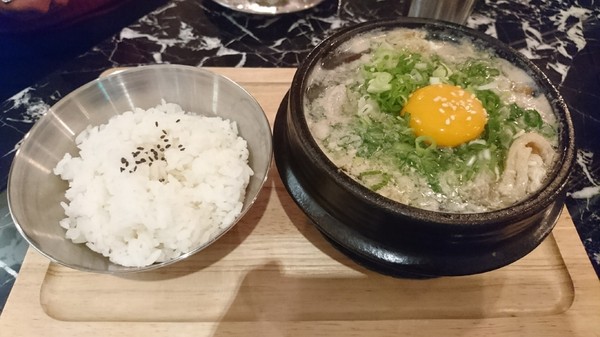 KATZ Fusion Restaurant 卡司複合式餐廳 高雄文化中心店:高雄~KATZ Fusion Restaurant 卡司複合式餐廳~起司炸雞超多汁~工業風舒適裝潢~聚餐的好去處~