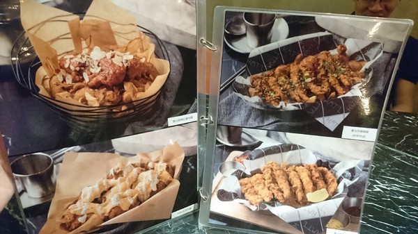 KATZ Fusion Restaurant 卡司複合式餐廳 高雄文化中心店:高雄~KATZ Fusion Restaurant 卡司複合式餐廳~起司炸雞超多汁~工業風舒適裝潢~聚餐的好去處~