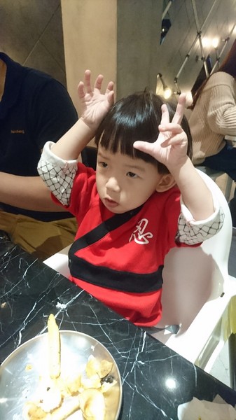 KATZ Fusion Restaurant 卡司複合式餐廳 高雄文化中心店:高雄~KATZ Fusion Restaurant 卡司複合式餐廳~起司炸雞超多汁~工業風舒適裝潢~聚餐的好去處~