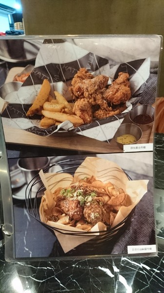 KATZ Fusion Restaurant 卡司複合式餐廳 高雄文化中心店:高雄~KATZ Fusion Restaurant 卡司複合式餐廳~起司炸雞超多汁~工業風舒適裝潢~聚餐的好去處~