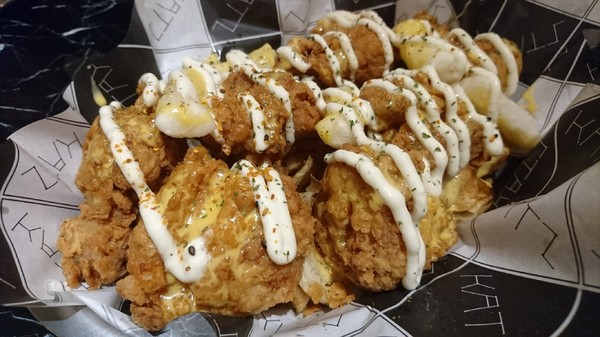 KATZ Fusion Restaurant 卡司複合式餐廳 高雄文化中心店:高雄~KATZ Fusion Restaurant 卡司複合式餐廳~起司炸雞超多汁~工業風舒適裝潢~聚餐的好去處~