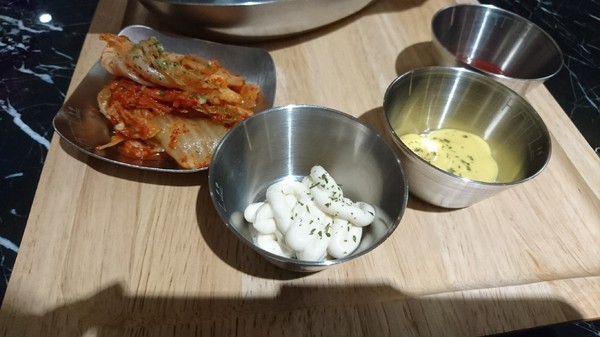 KATZ Fusion Restaurant 卡司複合式餐廳 高雄文化中心店:高雄~KATZ Fusion Restaurant 卡司複合式餐廳~起司炸雞超多汁~工業風舒適裝潢~聚餐的好去處~