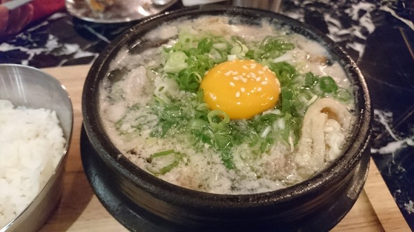 KATZ Fusion Restaurant 卡司複合式餐廳 高雄文化中心店:高雄~KATZ Fusion Restaurant 卡司複合式餐廳~起司炸雞超多汁~工業風舒適裝潢~聚餐的好去處~