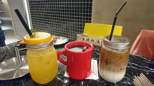 KATZ Fusion Restaurant 卡司複合式餐廳 高雄文化中心店:高雄~KATZ Fusion Restaurant 卡司複合式餐廳~起司炸雞超多汁~工業風舒適裝潢~聚餐的好去處~