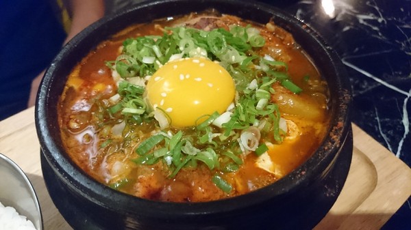 KATZ Fusion Restaurant 卡司複合式餐廳 高雄文化中心店:高雄~KATZ Fusion Restaurant 卡司複合式餐廳~起司炸雞超多汁~工業風舒適裝潢~聚餐的好去處~