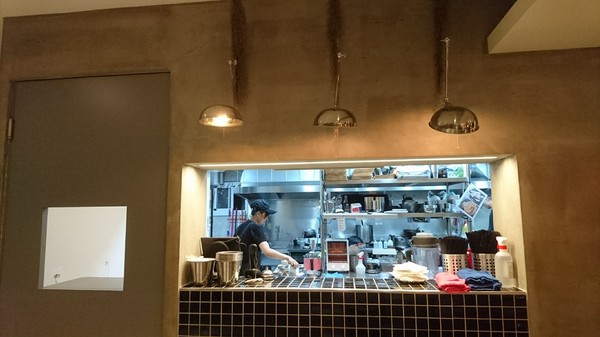 KATZ Fusion Restaurant 卡司複合式餐廳 高雄文化中心店:高雄~KATZ Fusion Restaurant 卡司複合式餐廳~起司炸雞超多汁~工業風舒適裝潢~聚餐的好去處~