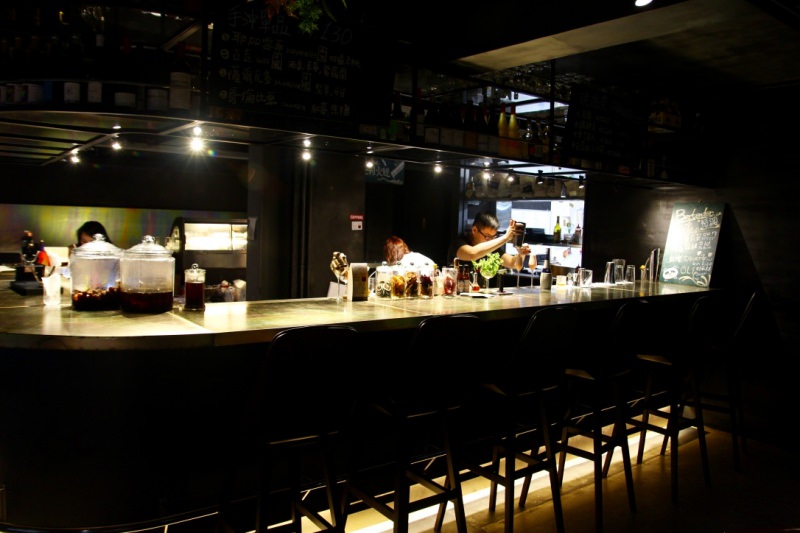 [新北]新店大坪林站Olí西班牙餐酒館 慶生聚餐推薦 調酒與餐點讓人為之驚艷