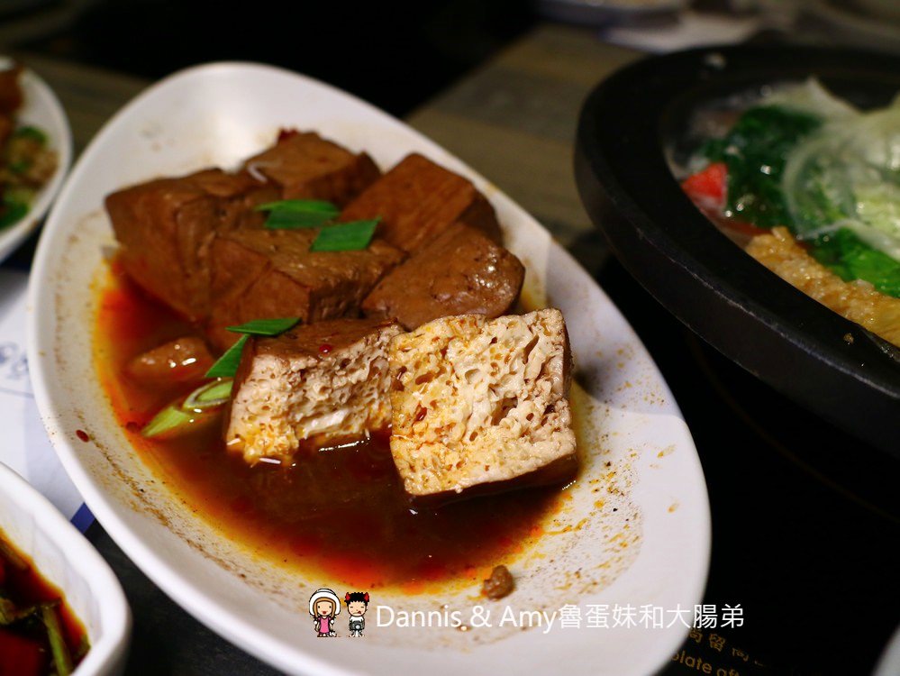 《新竹美食 》石研室。石頭火鍋。啤酒麻油雞。文青工業風。IG打卡好拍照︱市區北大路火鍋推薦（影片）