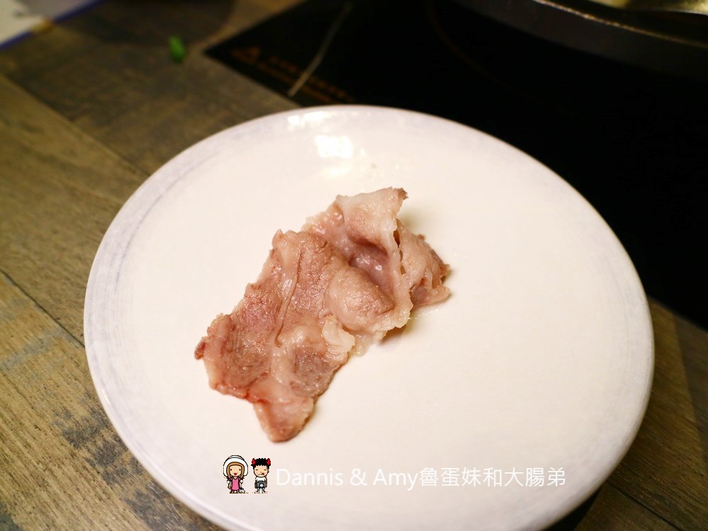 《新竹美食 》石研室。石頭火鍋。啤酒麻油雞。文青工業風。IG打卡好拍照︱市區北大路火鍋推薦（影片）