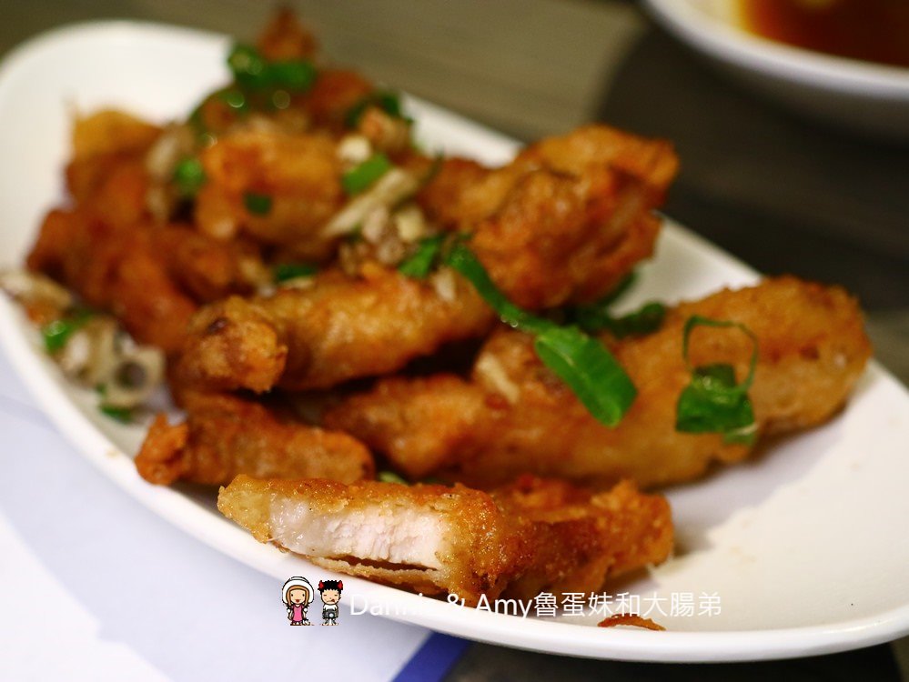 《新竹美食 》石研室。石頭火鍋。啤酒麻油雞。文青工業風。IG打卡好拍照︱市區北大路火鍋推薦（影片）