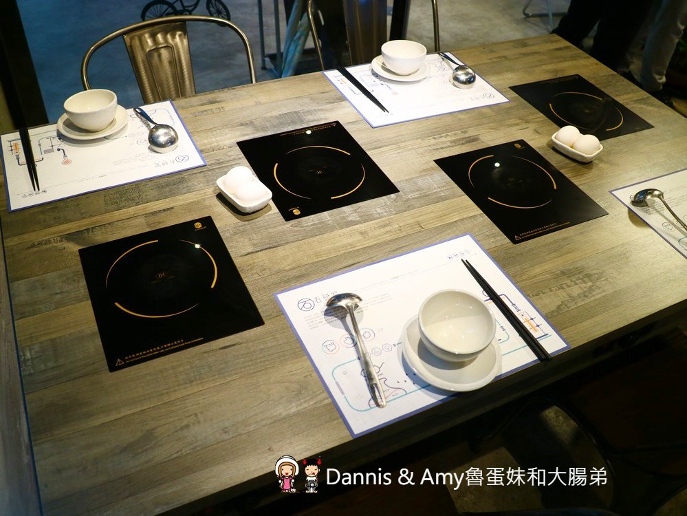 《新竹美食 》石研室。石頭火鍋。啤酒麻油雞。文青工業風。IG打卡好拍照︱市區北大路火鍋推薦（影片）