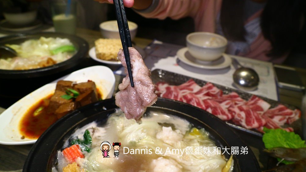 《新竹美食 》石研室。石頭火鍋。啤酒麻油雞。文青工業風。IG打卡好拍照︱市區北大路火鍋推薦（影片）