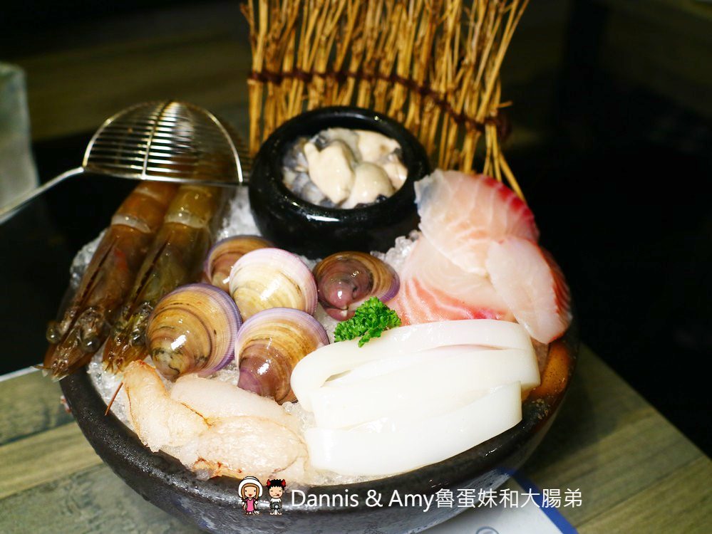 《新竹美食 》石研室。石頭火鍋。啤酒麻油雞。文青工業風。IG打卡好拍照︱市區北大路火鍋推薦（影片）