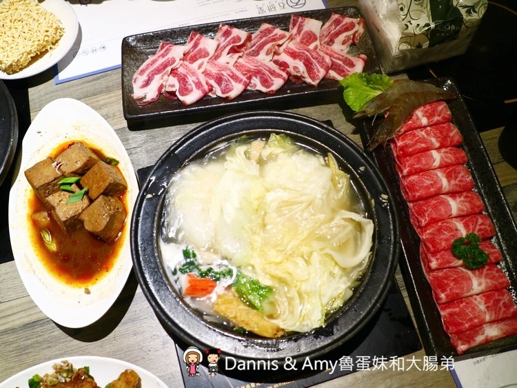 《新竹美食 》石研室。石頭火鍋。啤酒麻油雞。文青工業風。IG打卡好拍照︱市區北大路火鍋推薦（影片）