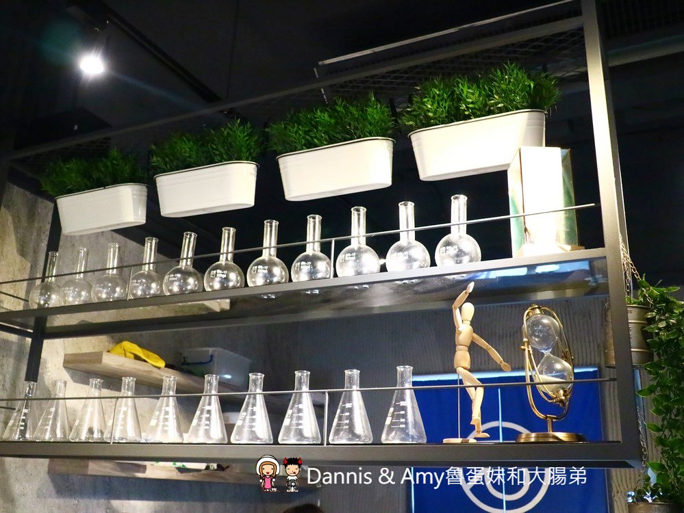 《新竹美食 》石研室。石頭火鍋。啤酒麻油雞。文青工業風。IG打卡好拍照︱市區北大路火鍋推薦（影片）