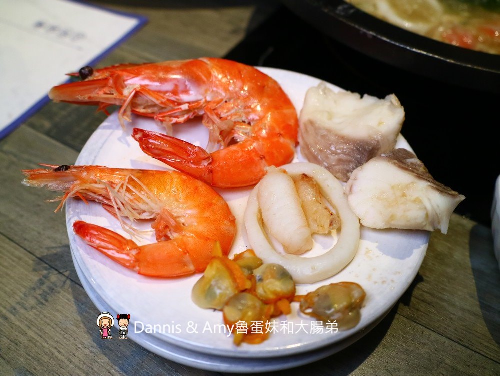 《新竹美食 》石研室。石頭火鍋。啤酒麻油雞。文青工業風。IG打卡好拍照︱市區北大路火鍋推薦（影片）