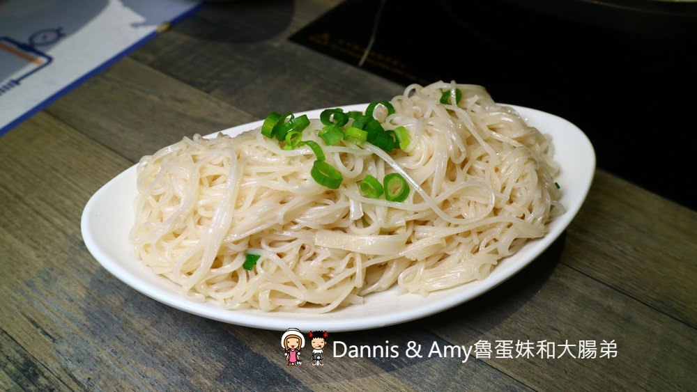 《新竹美食 》石研室。石頭火鍋。啤酒麻油雞。文青工業風。IG打卡好拍照︱市區北大路火鍋推薦（影片）