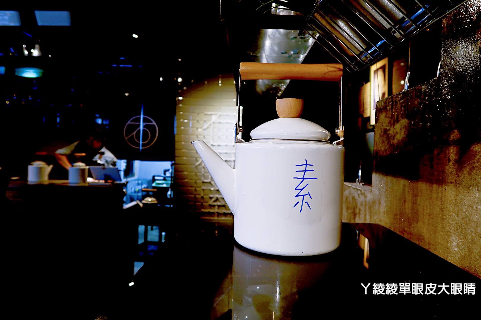 新竹超人氣石頭火鍋推薦！《石研室》文青工業風的實驗室主題餐廳