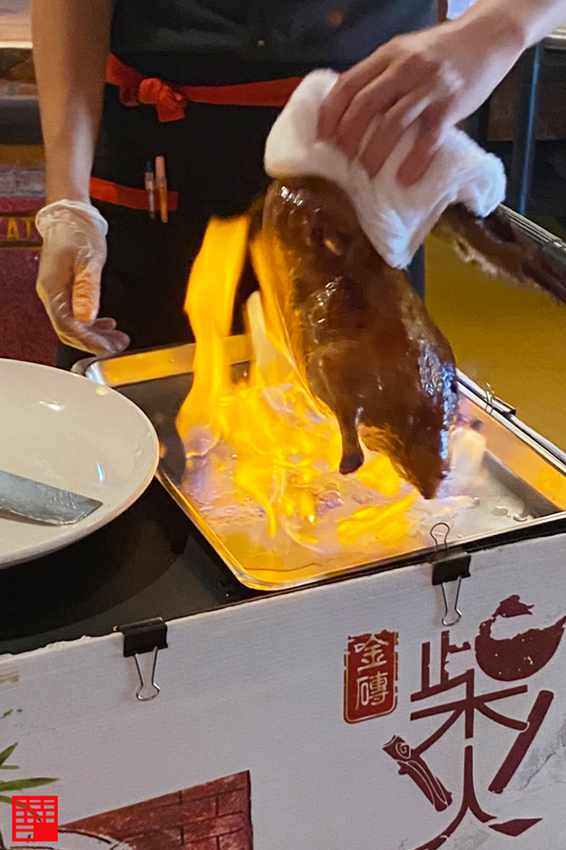 台中北屯美食／金磚柴火火焰烤鴨松竹店一鴨11吃！北京全聚德烤鴨技法不輸蘭城晶英　招牌櫻桃片皮鴨必點　